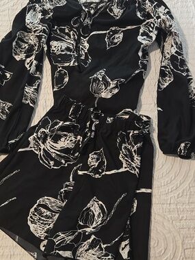 Off-Shoulder Black and White Floral Women's Short Set